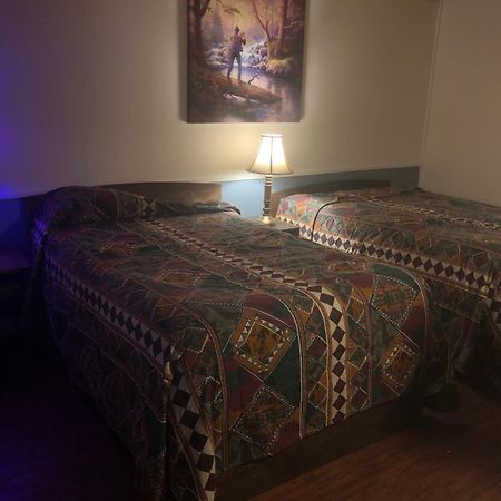 Superlodge Lloydminster Bagian luar foto