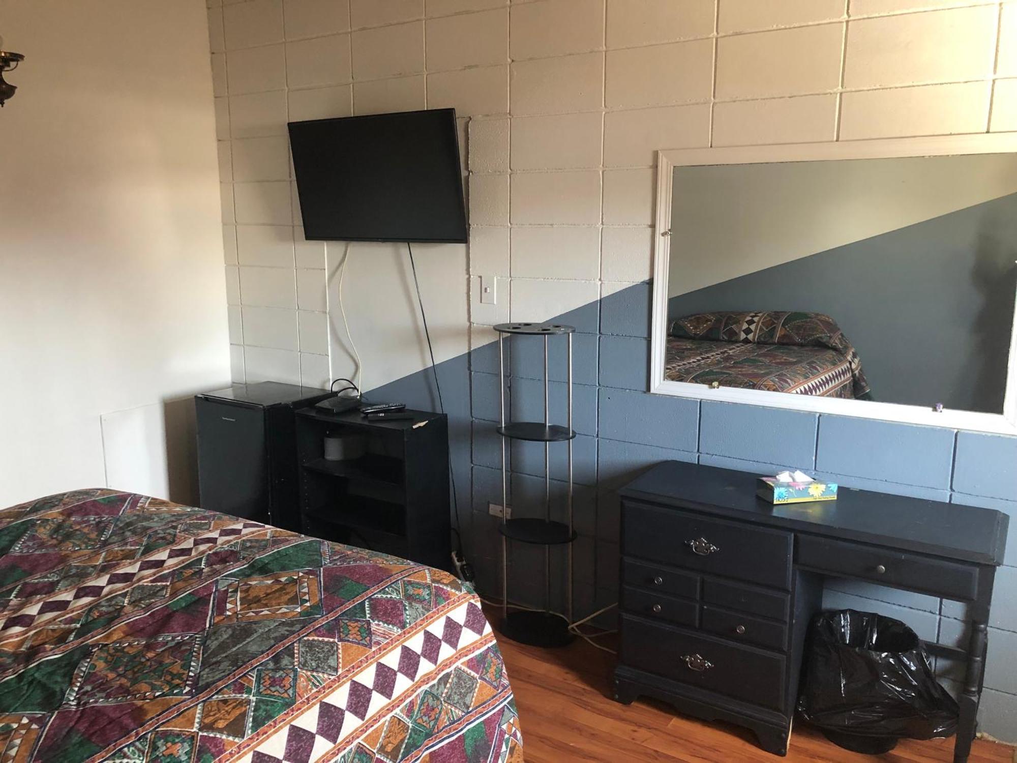 Superlodge Lloydminster Bagian luar foto