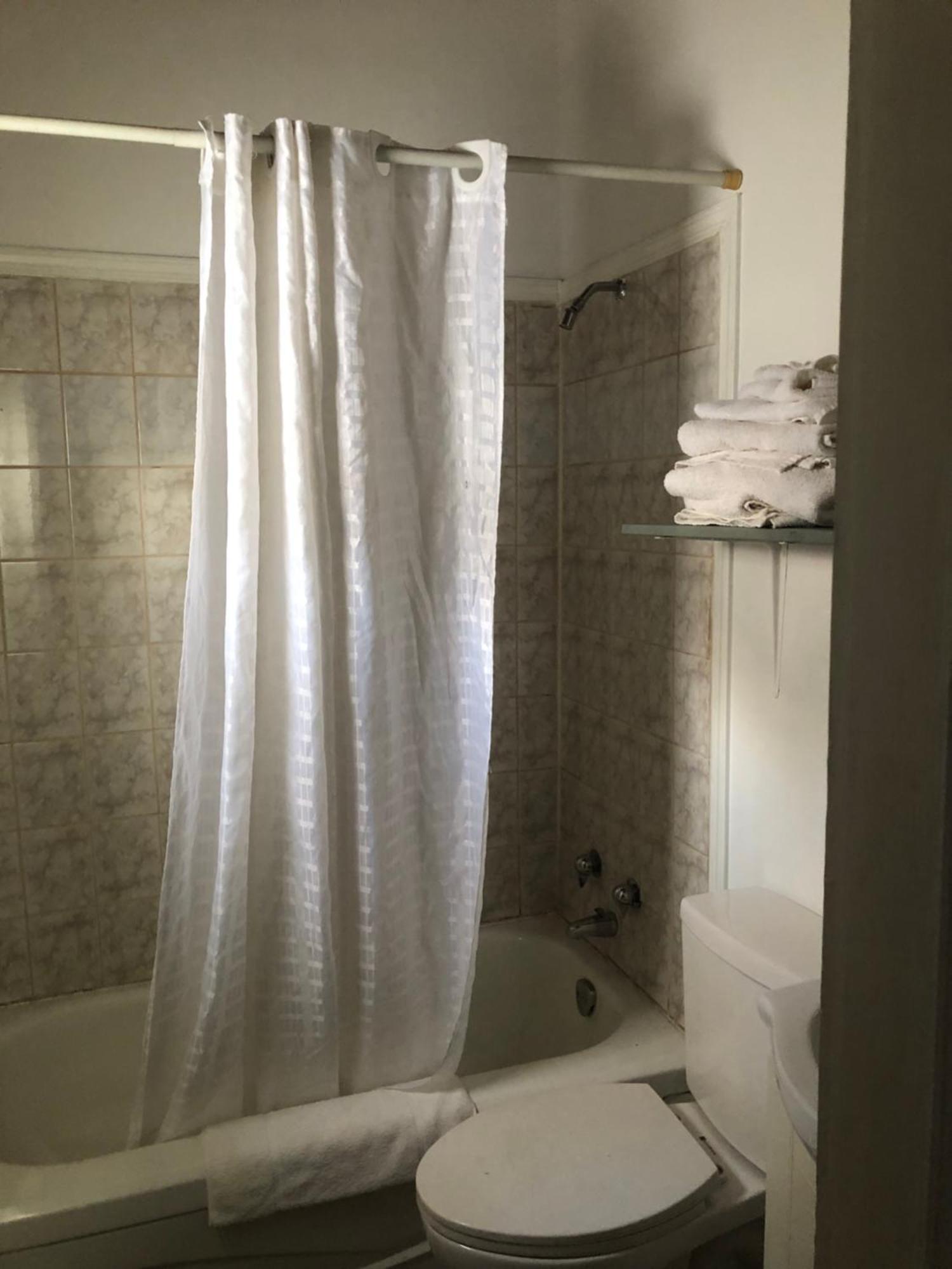 Superlodge Lloydminster Bagian luar foto